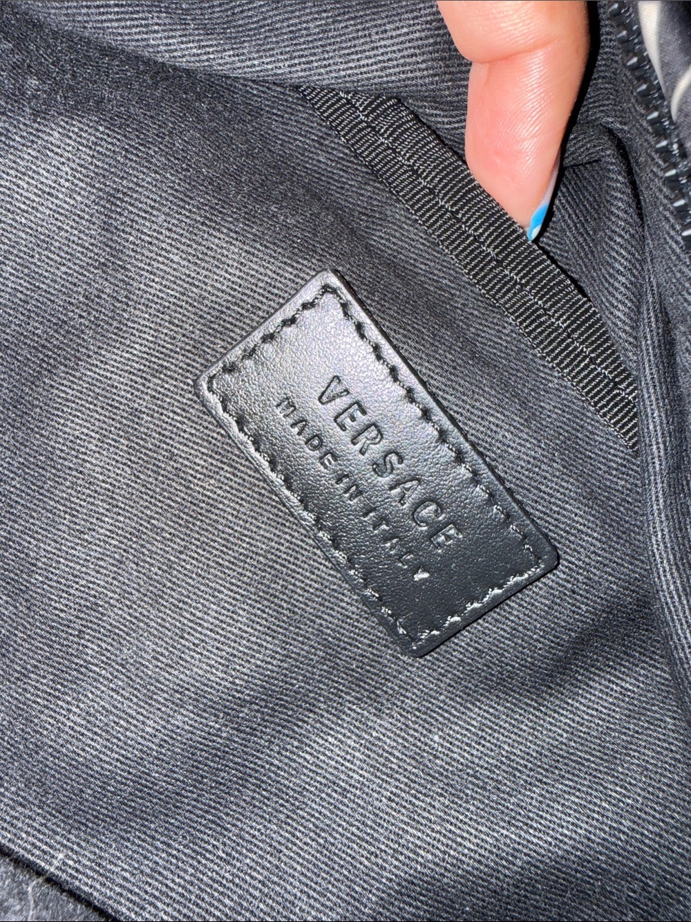 Versace Black Logo-Print belt bag - Picture 9 of 11